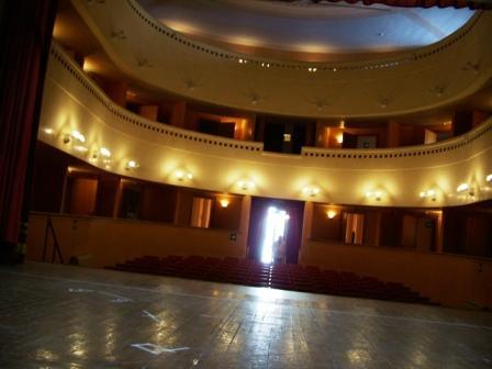 Nella foto il teatro comunale di Mesagne.