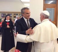 Abbraccio Milanese Papa