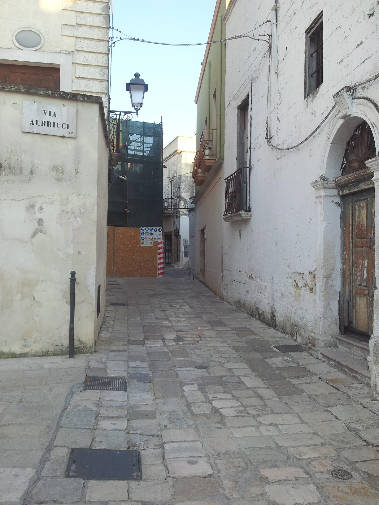 Via Luca A. Resta chiusa per lavori.