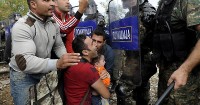 1440181200716.JPG--macedonia__scontri_tra_polizia_e_migranti_al_confine_con_la_grecia__10_feriti