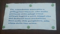 biglietto sul portone