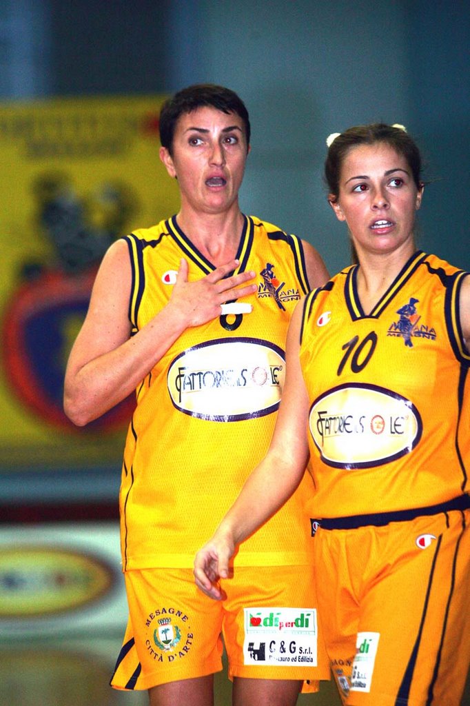 Laura De Marco e Marina Belfiore con la maglia del Mesagne ai tempi della Serie A2.