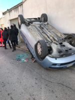 auto capovolta