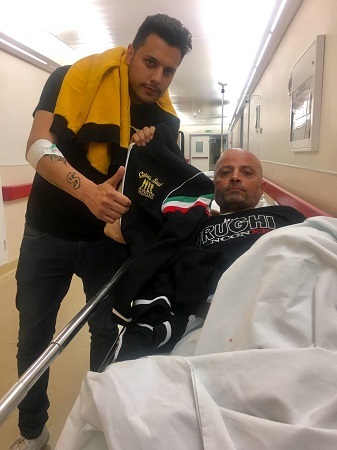 Aggressione ai tifosi juventini, Roberto Sabato sulla barella-3