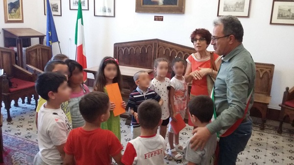 sindaco e bambini1