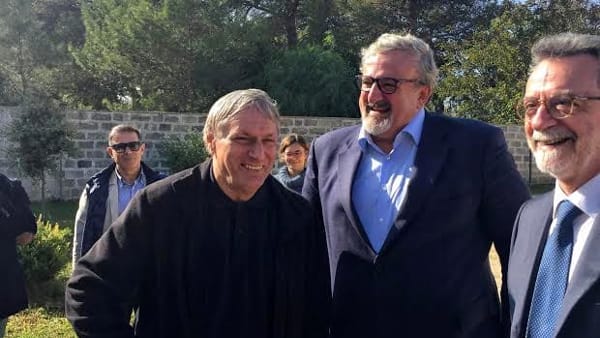 michele emiliano con don luigi ciotti-2