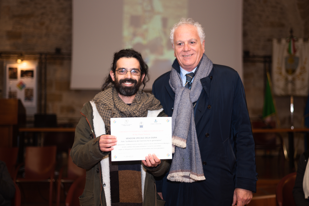 Direttore.Maurizio.Piro.premia.Paolo.Summa-menzione.speciale.giuria