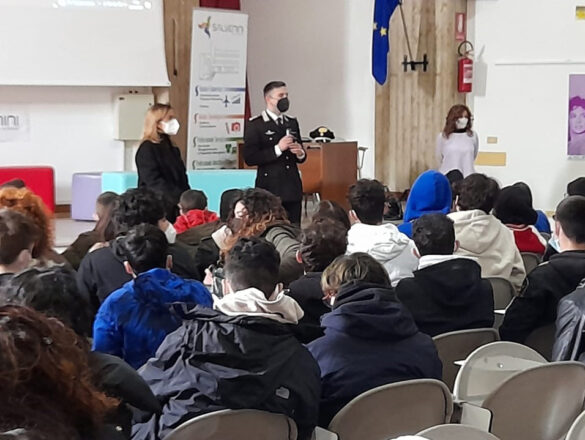 Fasano. I Carabinieri incontrano gli studenti 02