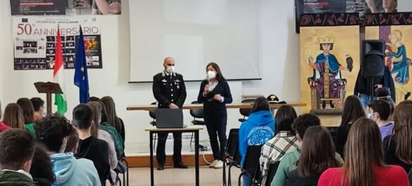 San Vito dei Normanni, 6.4.2022. I Carabinieri incontrano gli studenti 03